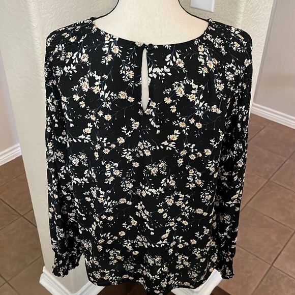 a.n.a.  A New Approach black floral small print shirt/blouse LARGE - Picture 3 of 17